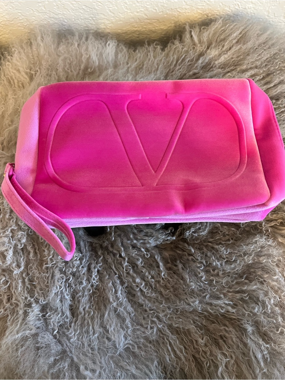 Valentino Garavani Pink Velvet Wristlet Pouch Cosmetic Bag. Large 11 by 6 - Picture 2 of 4